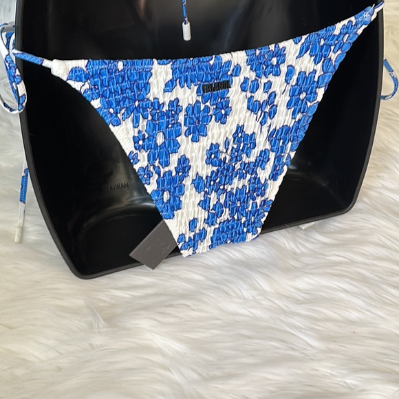 Blue floral ruffle string style swimsuit set from Triangl. - Picture 8 of 9